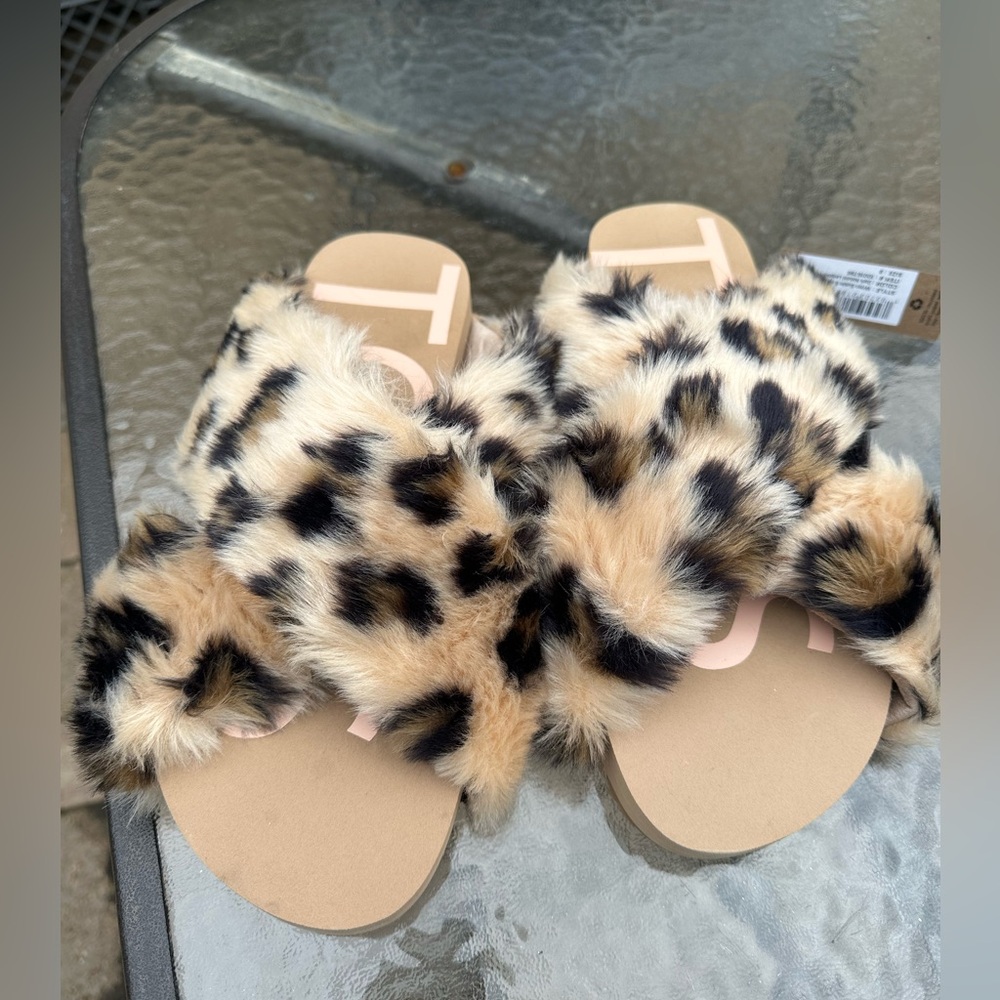 Toms Womens Susie Eva Faux Fur Vegan Slippers. Size 9. Brand New